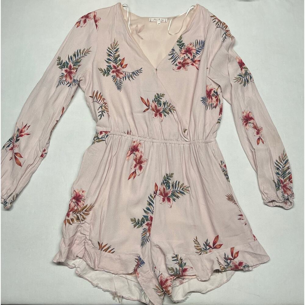 Willow & Clay Pink Floral Romper V- Neck Boho Size Medium